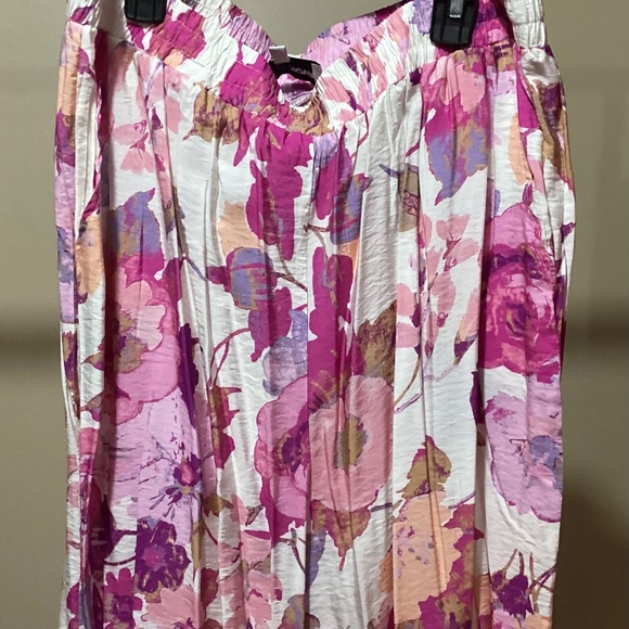 Women’s Floral Wide Leg Pants - Picture 4 of 5